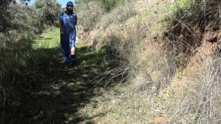 Türbanlı Ev Hanımını Tarlada Yakalayıp Sikti
